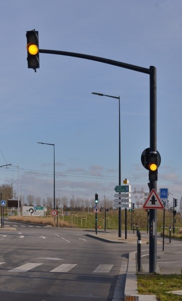 Potence  de signalisation SLT SAL SYG 65-7, Potence de signalisation lumineuse tricolore (SLT)